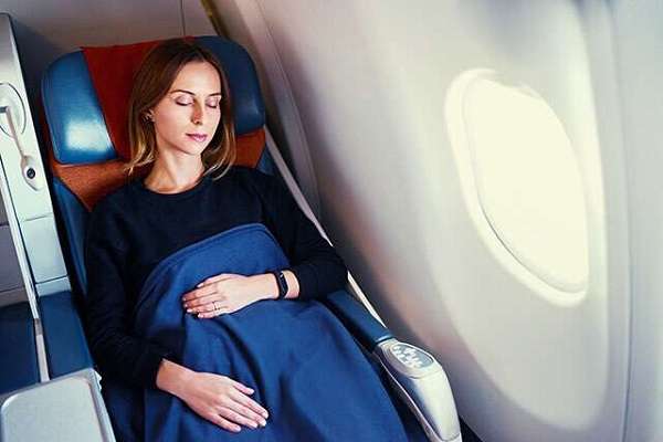 Phụ nữ mang thai đi máy bay Vietnam Airlines, VietJet Air và Jetstar Pacific cần mang những giấy tờ gì?